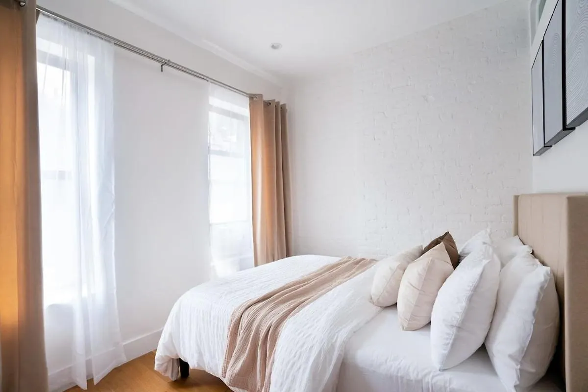 1290-16 New Renovated 2 Bedrooms In Ues New York 0*,  USA
